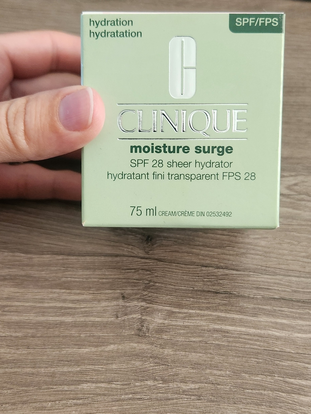 Clinique Moisture Surge SPF 28 Sheer Hydrator - Light Green